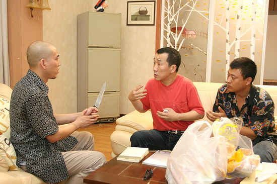 刘亚津走进《城里城外东北人》装瘸子骗倒众人