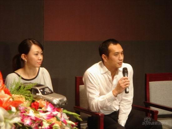 黄觉自曝已离婚 发布会上演现实版“落跑新娘”