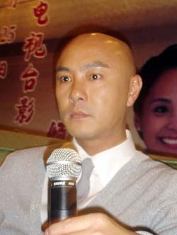 张卫健自称为女人放弃了当神父的理想(附图)