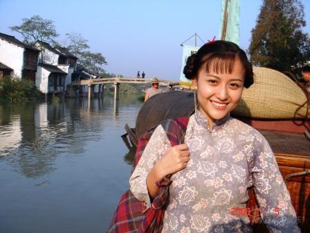 浏览原图 杨婷婷 新浪娱乐讯 由梅婷,苏岩主演的电视剧《舞台姐妹》