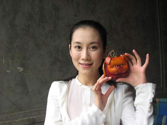 拍戏间隙自娱自乐温峥嵘夏日解暑有妙招(图)