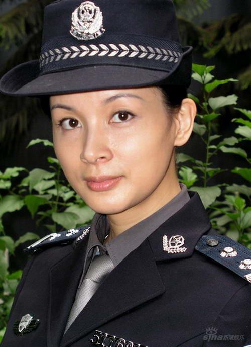 美女钟小丹回归本色和邓超冯远征大方对戏(图)