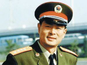 演艺明星在军旗下闪烁 细数各路明星的军人情