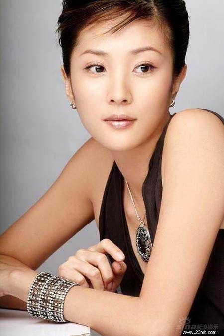 符馨尹出席时尚派对现场狂掀“黑金旋风”(图)