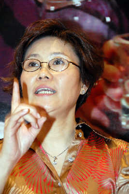 传《红楼梦》总导演换人 李少红否认接替胡玫