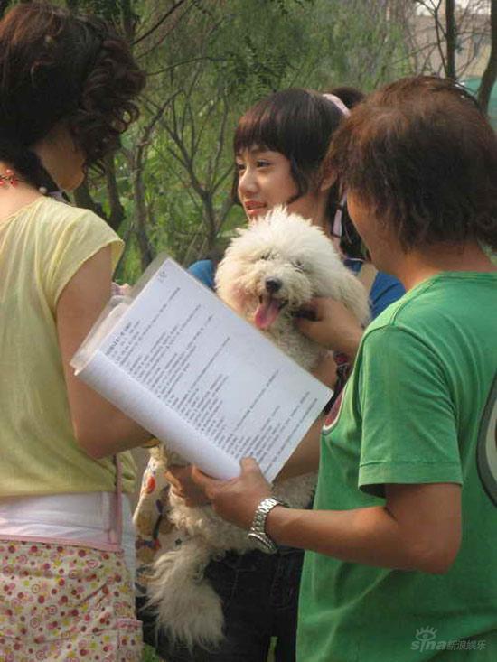 《巧克力情人》杀青刘芸与影迷依依不舍(图)