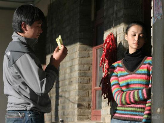 张歆艺佟大为《青春》共谱飞蛾扑火式爱情(图)