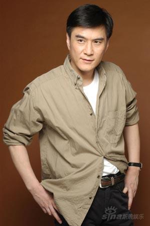 为新疆电影工作者送防寒服 李强感触良多(图)