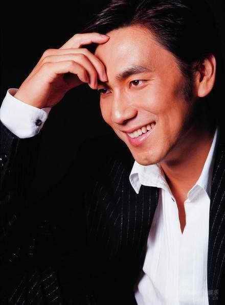 真男9进8本周倪睿思换下林依轮担任评委(图)