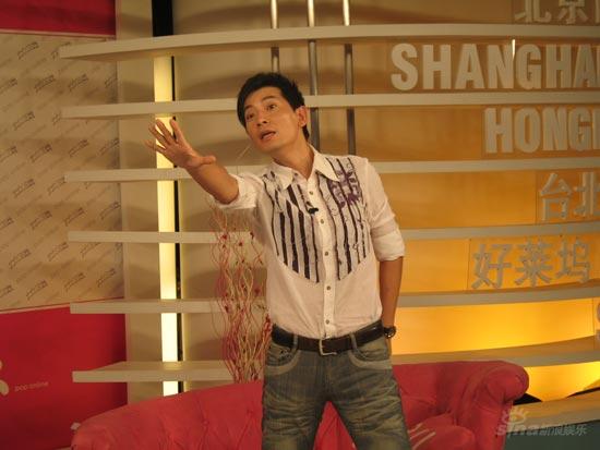 《大众娱乐在线》:戴军新单曲更添沧桑男人味