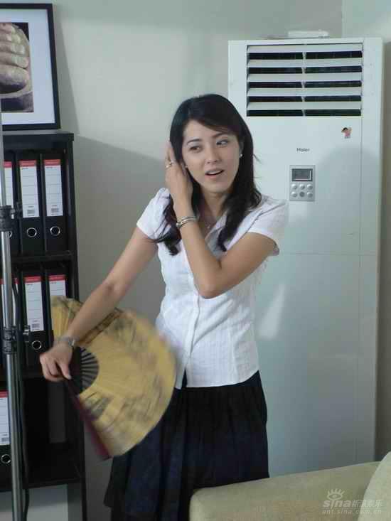 《朝九晚无》紧张拍摄现场高温曾黎苦中作乐