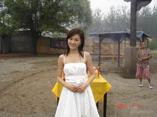 《相声演义》天津开机 郭德纲大赞谢紫彬(组图