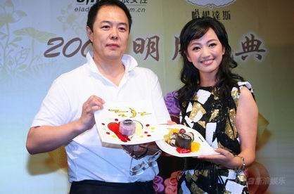 罗海琼巧遇张铁林南北两派影星同登台合作(图)