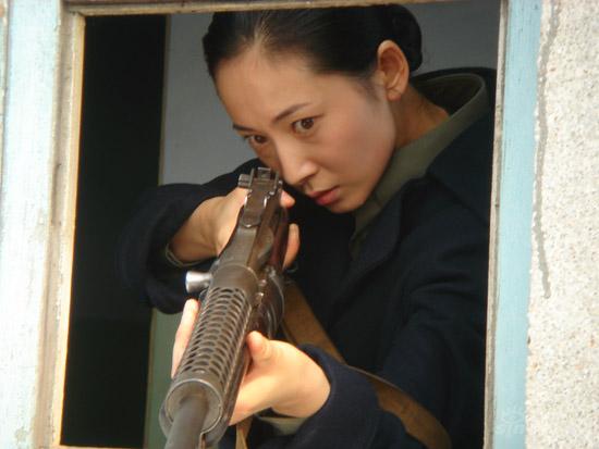 徐筠化身“美女特工”扬言吃光大连海鲜(图)
