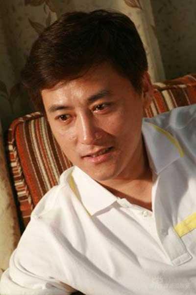 《英》剧热播刘小锋拍新剧迎来军旅“粉丝”