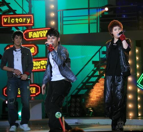 OP组合重现海啸音 袁野救人赢得口碑(图)