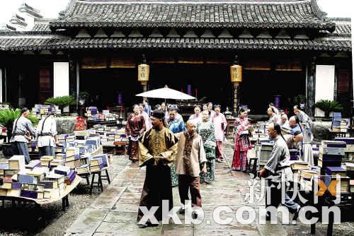 《中国往事》张国立成精对付记者即充电(附图)
