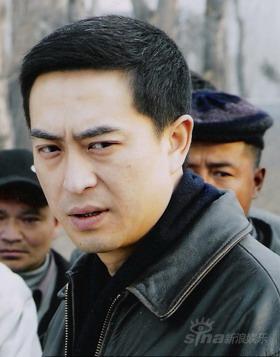 《国家形象》热拍 好男人张嘉译想演反派(组图