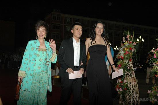 曾念平李少红率《麻辣婆媳》剧组亮相飞天奖