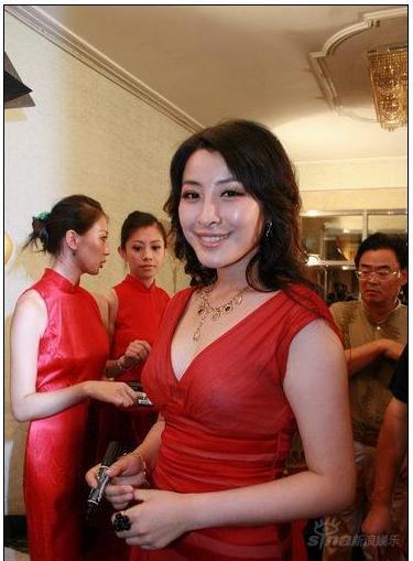 王雅捷红衣亮相很吉祥《西圣地》获大奖(图)