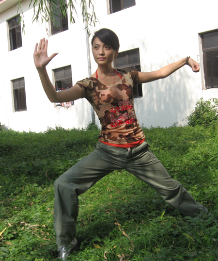 孙琳进《广府太极传奇》与黄圣依练太极拳(图)