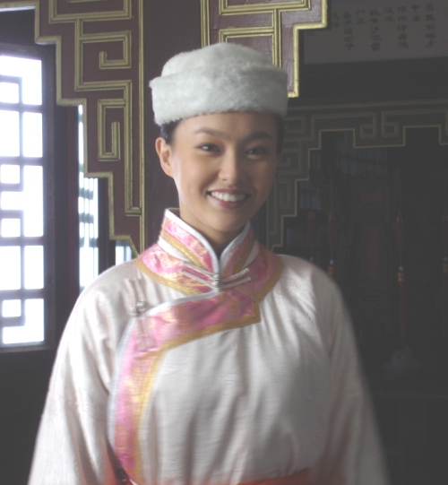 《草原春来早》持续高温看唐嫣如何驯服悍马