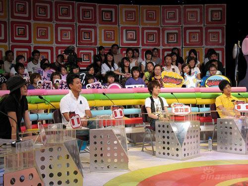 瞿颖李健加盟《勇往直前》被消防队战士打动