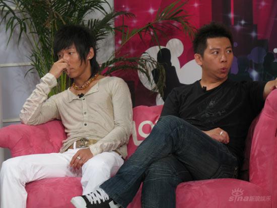 羽泉做客《大众娱乐在线》 十年才只是开始(图