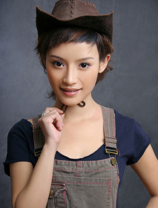 瑛子出演《 唐山绝恋 》 谷志鑫背瑛子背上瘾(图