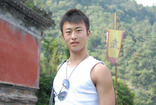 功夫之星成立文化公司 武当山上又见王飞(图)