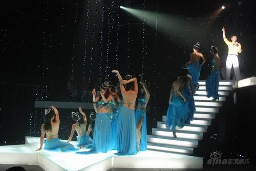 绝版星姐星光闪耀 百万巨资打造星宿舞台(图)