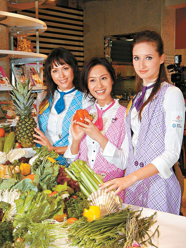 朱茵不杀生找人代劳 炒菜手忙脚乱闭目下厨【图】