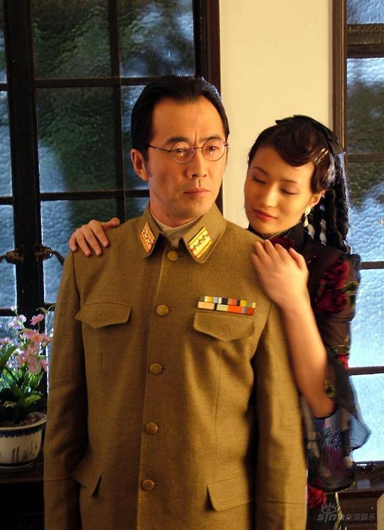 郑晓宁《捍卫》《永远的铭记》一正一反自己pk