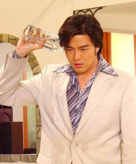 刘至翰拍《意难忘》火烧韩瑜 韩瑜笑到流泪(图)_影音娱乐_新浪网