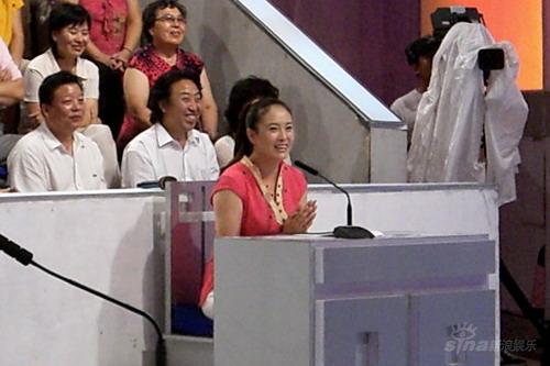 贾妮做客《天下收藏》不做演员玩收藏(附图)