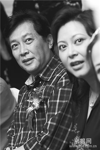 《温州人在巴黎》关机 唐国强夫妇巴黎做生意