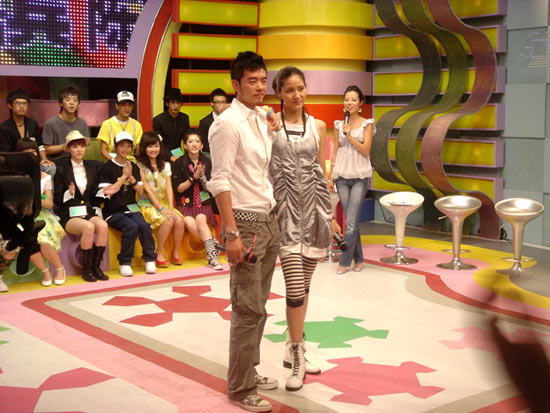 超模设计师吴向东《青年汇》现场秀胸肌(图)