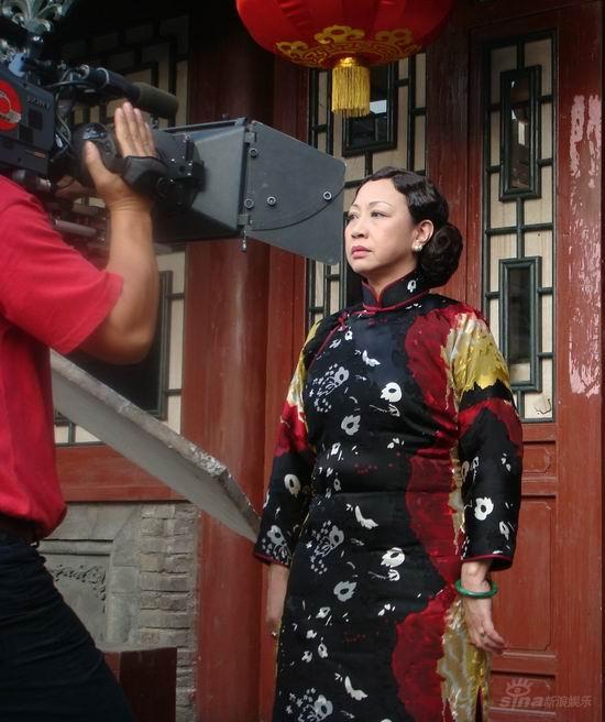 开机一周“四世”未同堂元秋片场挑大梁(图)