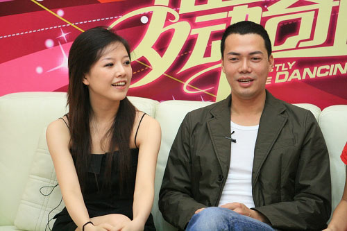 “舞动奇迹”谢天华靠性感“挑逗”唐笑(组图)