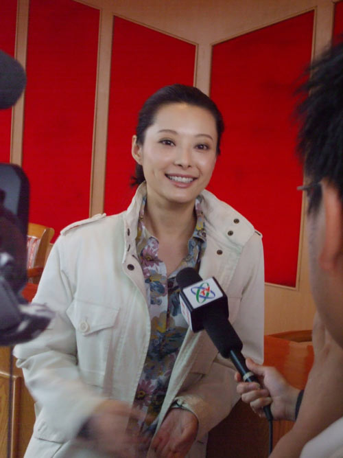 袁立赶赴山东新剧变身民间故宫女掌门人(图)