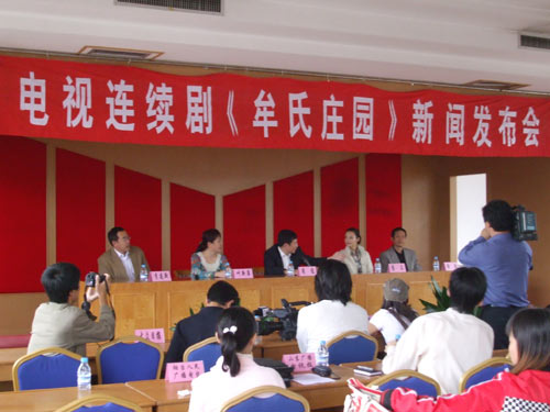 袁立赶赴山东新剧变身民间故宫女掌门人(图)