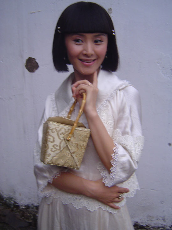 电视剧《黄飞鸿》杀青 新人王晶哭别横店