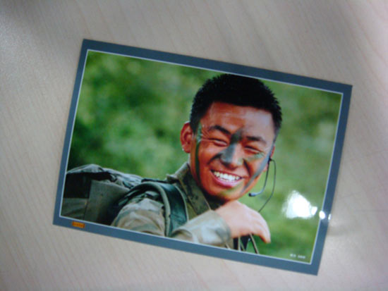 《士兵突击》持续火热王宝强收到影迷明信片
