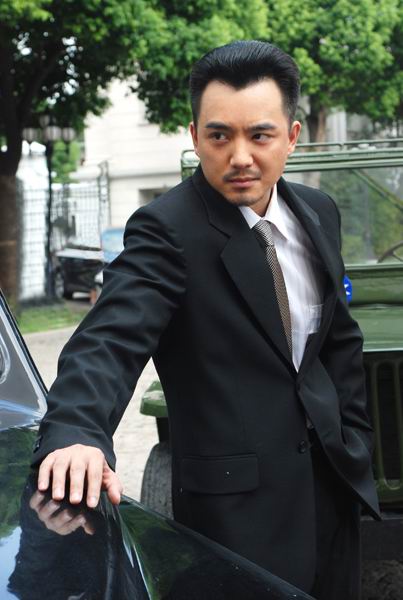 向能《风月》中扮演老师片场受女学生追捧(图)_影音娱乐_新浪网