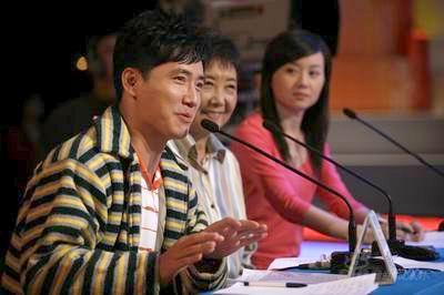 《外来》彭新智任家庭才艺评委遭熊抱被惊吓