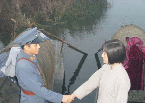 刘孜《洪湖》灰头土脸意外频出险踩炸点(附图)