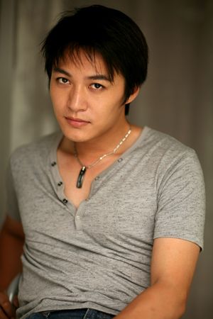 新版《家》备受关注郑国霖“夹缝中求生存”