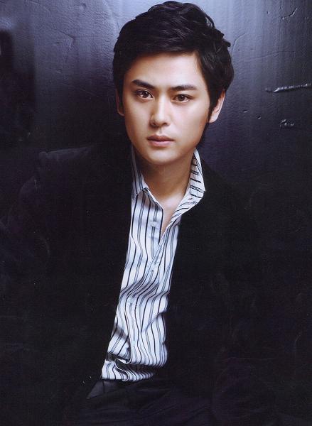 王鹏凯加盟《敌营十八年》+坦言演何昆激动兴