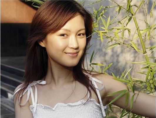 《霓虹灯下的哨兵》新人万斯佳与孙海英飙戏