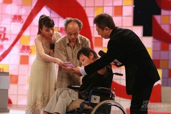 何琳入围年度爱心大使 公益拍戏商业代言三不误